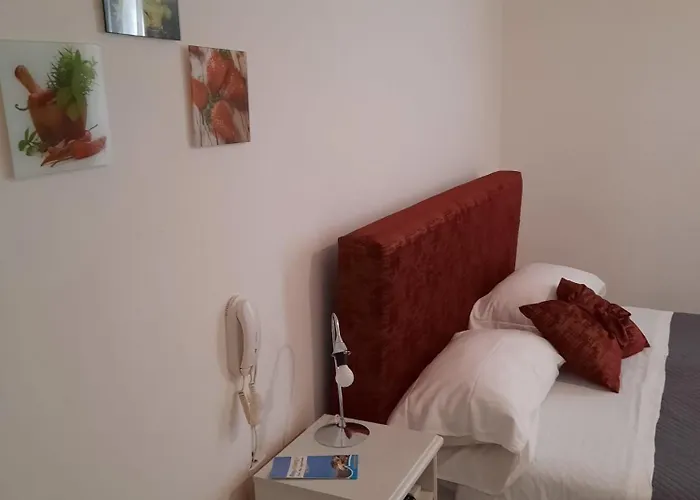 Casa Nina Апартаменти Чефалу